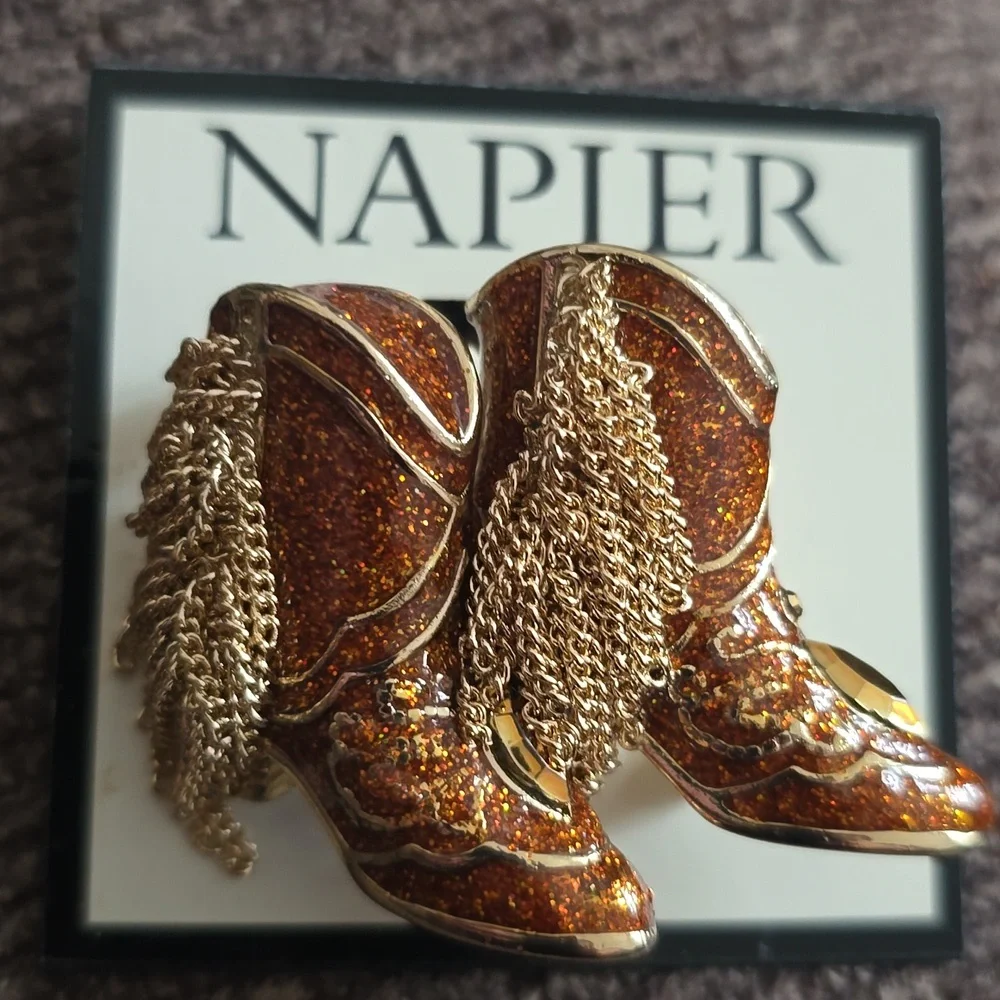 NAPIER WOMEN'S FASHION JEWELRY PIN BEAUTIFUL 